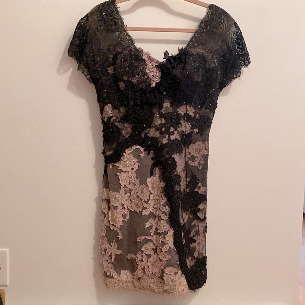 Mandalay lace evening dress - Picture 2 of 16